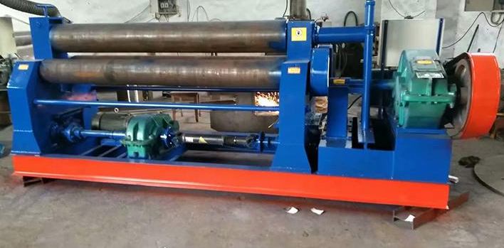 卷板机